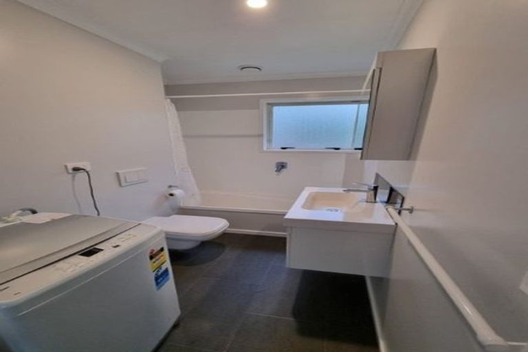 Photo of property in 14 Packham Place, Beach Haven, Auckland, 0626