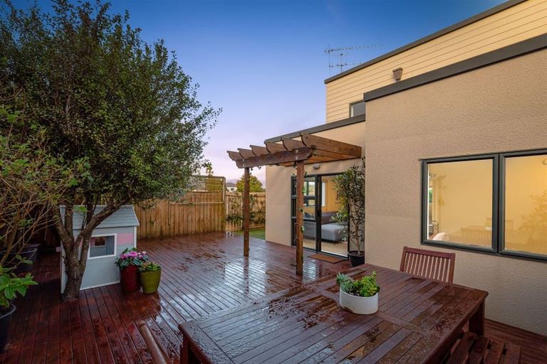 Photo of property in 11 Gunner Drive, Te Atatu Peninsula, Auckland, 0610