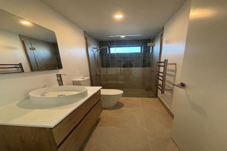 Photo of property in 1 Reedland Street, Jacks Point, 9371