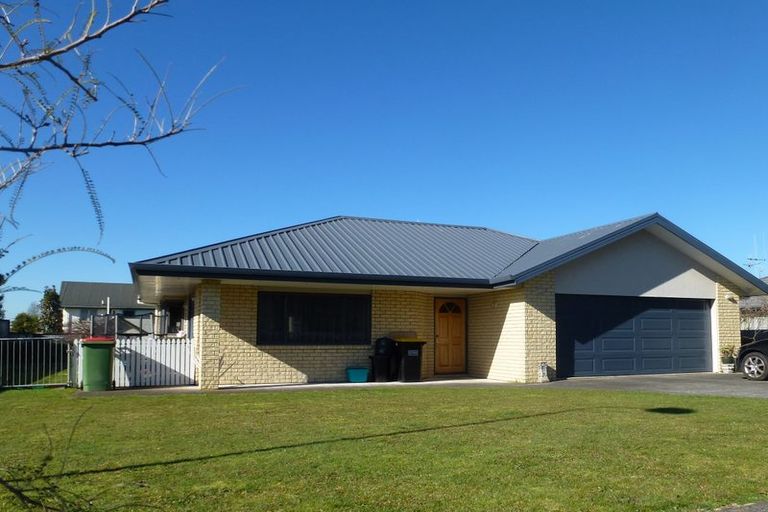 Photo of property in 14 Loveridge Place, Morrinsville, 3300