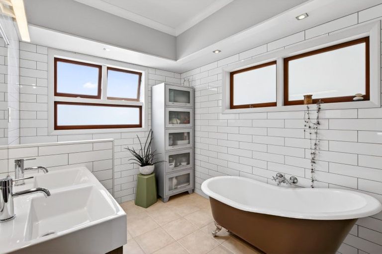 Photo of property in 790 Main Road North, Bay View, Napier, 4182