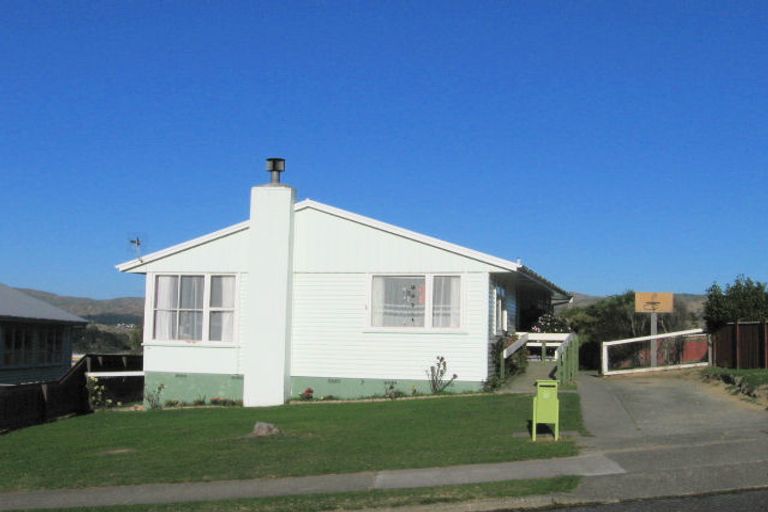 Photo of property in 8 Rangituhi Crescent, Takapuwahia, Porirua, 5022
