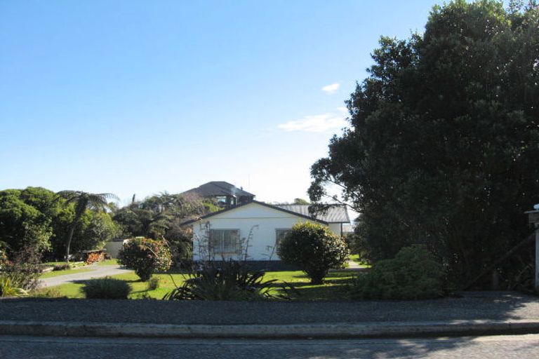 Photo of property in 122 Tasman Street, Karoro, Greymouth, 7805