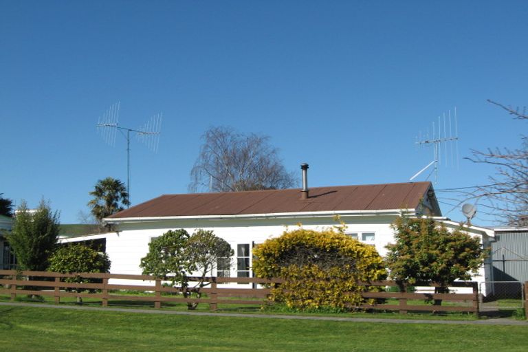 Photo of property in 2 Rangatira Road, Hunterville, 4730