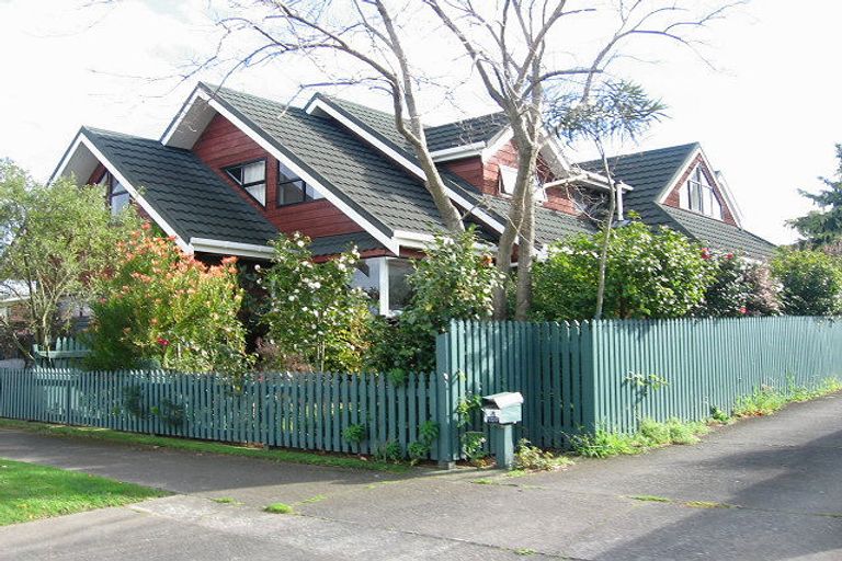 Photo of property in 4 Innes Place, Roslyn, Palmerston North, 4414