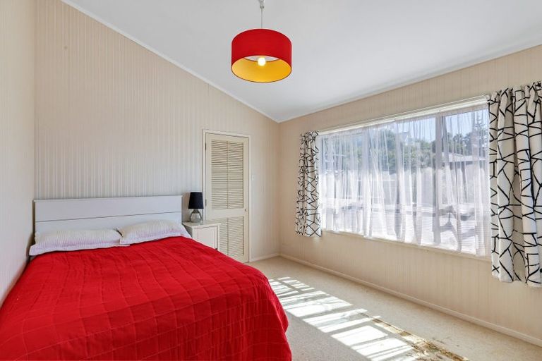 Photo of property in 121 Pacific Parade, Army Bay, Whangaparaoa, 0930