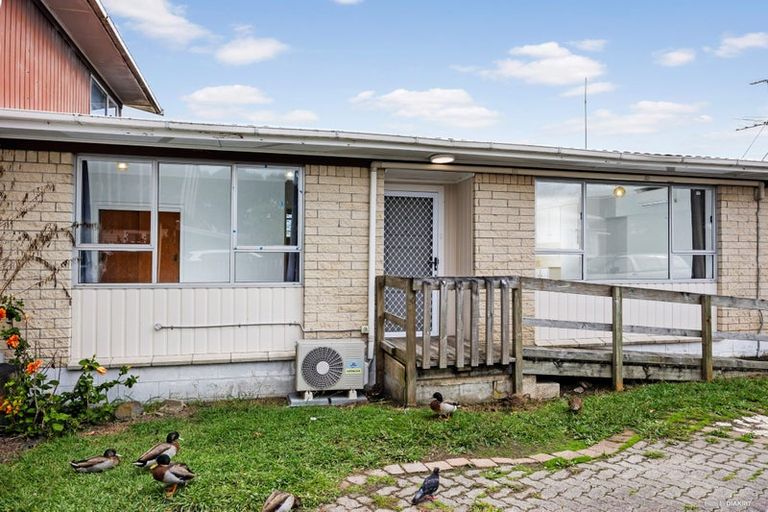 Photo of property in 2/3172 Great North Road, New Lynn, Auckland, 0600
