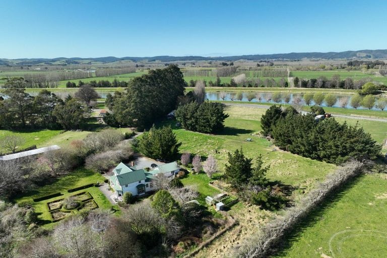 Photo of property in 74 Riverbank Road, Inch Clutha, Kaitangata, 9281