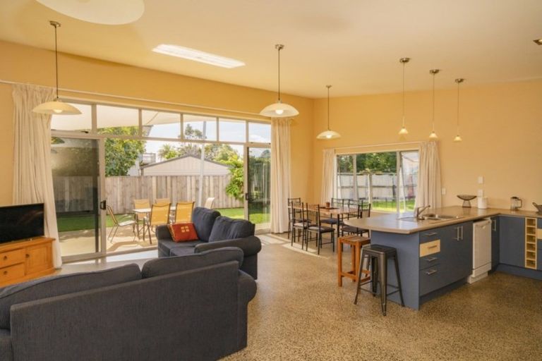 Photo of property in 15 Pacific Place, Whitianga, 3510