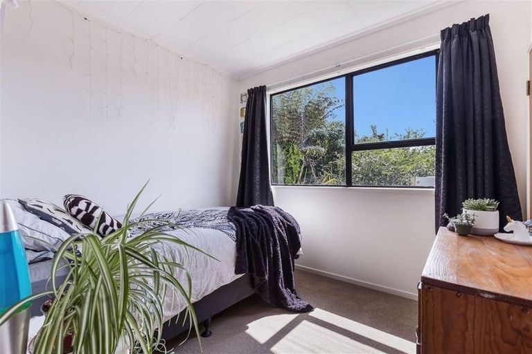 Photo of property in 64 Tamahere Drive, Glenfield, Auckland, 0629