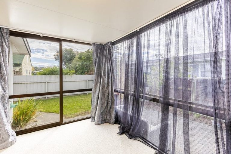 Photo of property in 2/2 Gloucester Street, Taradale, Napier, 4112