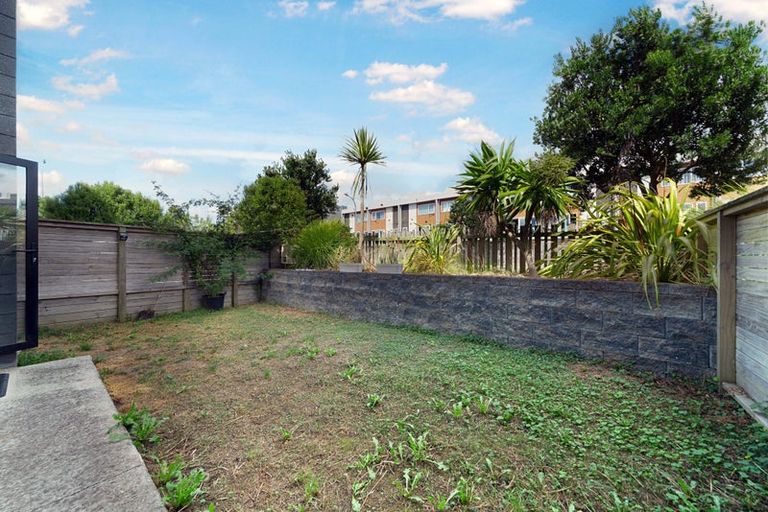 Photo of property in 6 Meritage Lane, Te Atatu South, Auckland, 0610