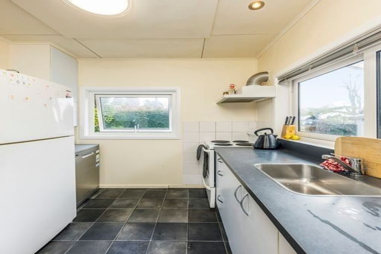 Photo of property in 2 Orakau Road, Mangere East, Auckland, 2024