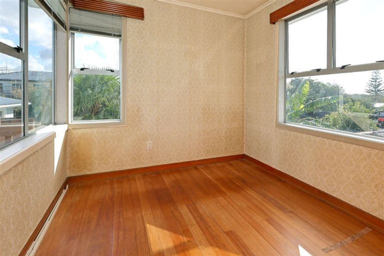Photo of property in 5 Renata Crescent, Te Atatu Peninsula, Auckland, 0610