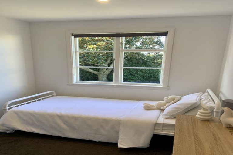 Photo of property in 44 Discovery Place, Marfell, New Plymouth, 4310