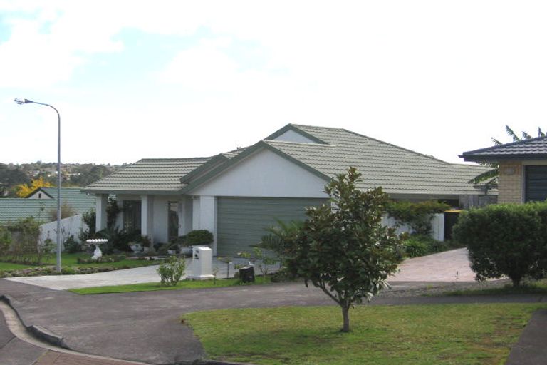 Photo of property in 90 Kingdale Road, Henderson, Auckland, 0610
