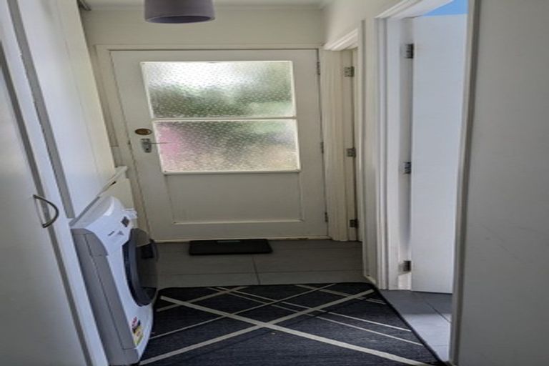 Photo of property in 2/74 Ayton Drive, Totara Vale, Auckland, 0629