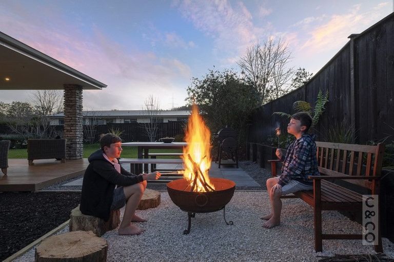 Photo of property in 4 Crabb Fields Lane, Riverhead, 0820