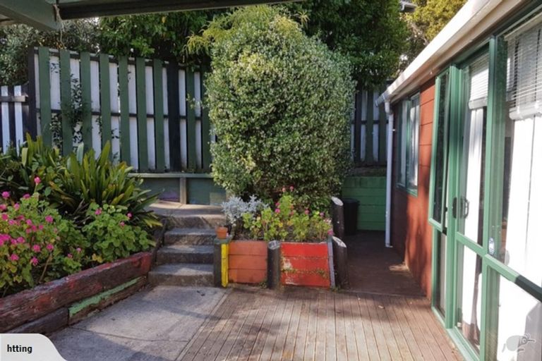 Photo of property in 18a Crompton Road, Massey, Auckland, 0614