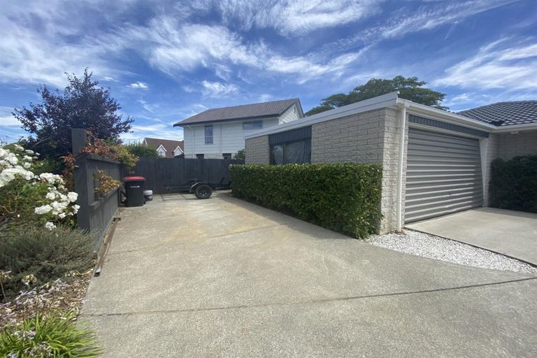 Photo of property in 39 Camberwell Place, Avonhead, Christchurch, 8042