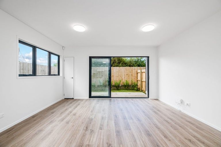 Photo of property in 43b/4 Waimumu Road, Massey, Auckland, 0614