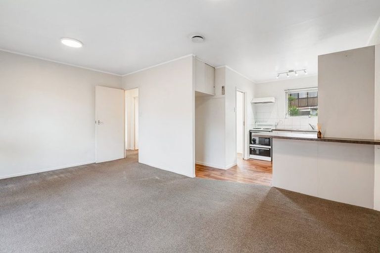 Photo of property in 1/587 Glenfield Road, Totara Vale, Auckland, 0629