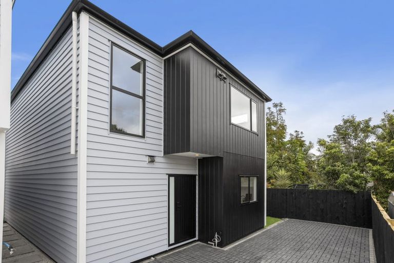 Photo of property in 21a Pipitea Place, Massey, Auckland, 0614