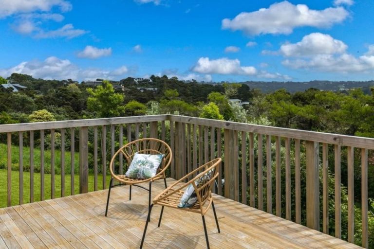 Photo of property in 4a Viridian Lane, Greenhithe, Auckland, 0632