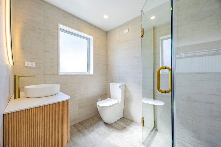 Photo of property in 2 Kartolina Crescent, Kumeu, 0810