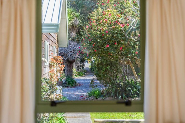 Photo of property in 243 Te Moana Road, Waikanae, 5036