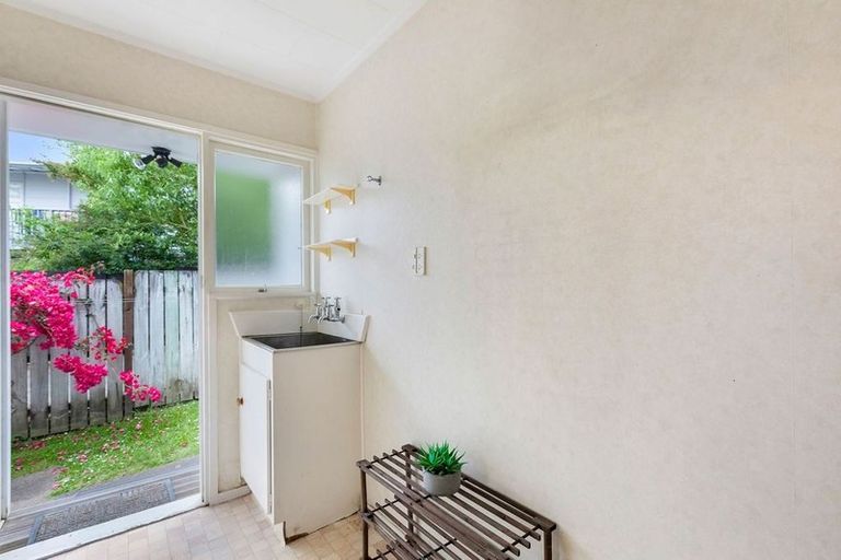 Photo of property in 1/39 Reynella Drive, Massey, Auckland, 0614