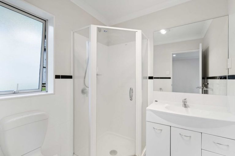 Photo of property in 4 Guinness Place, Massey, Auckland, 0614