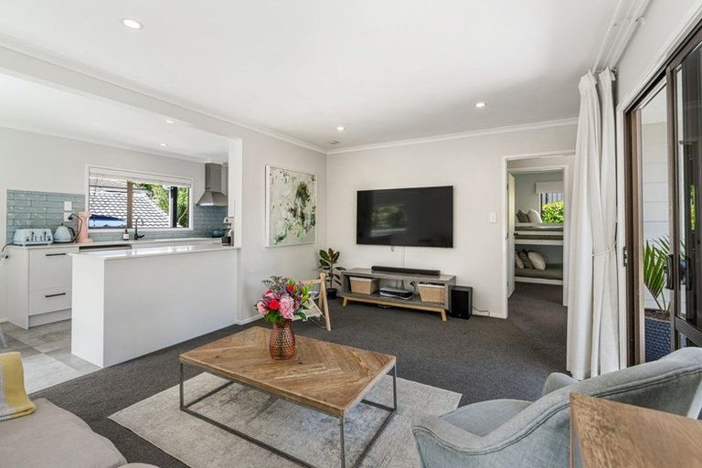 Photo of property in 22 Derwent Crescent, Titirangi, Auckland, 0604