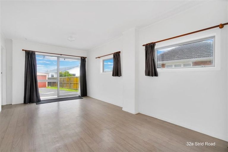 Photo of property in 32 Strid Road, Te Atatu South, Auckland, 0610