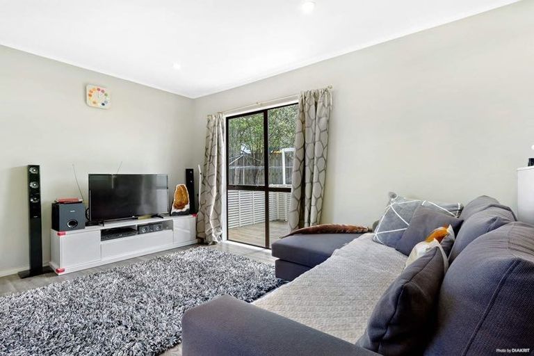 Photo of property in 25 Rehia Road, Massey, Auckland, 0614