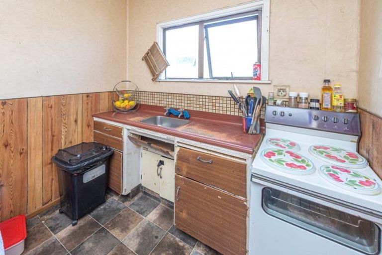 Photo of property in 76 Manuka Street, Castlecliff, Whanganui, 4501