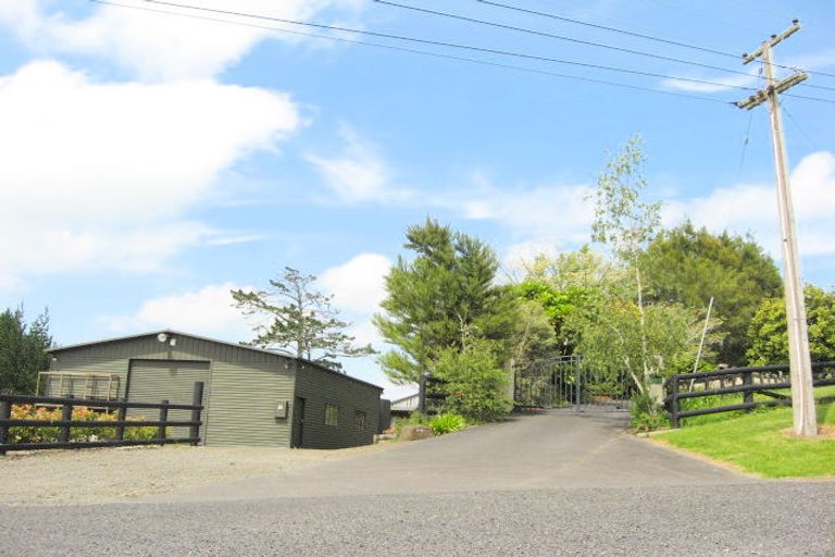 Photo of property in 27 Pinetone Road, Kumeu, 0892