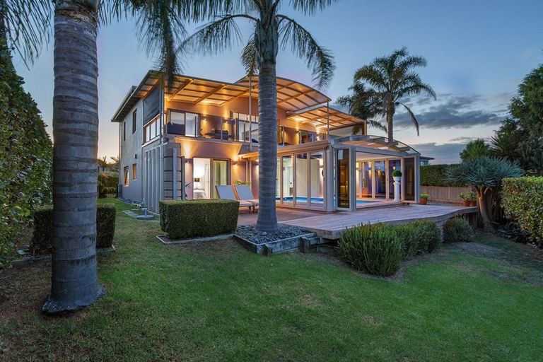 Photo of property in 8 Kawai Rise, Te Atatu Peninsula, Auckland, 0610