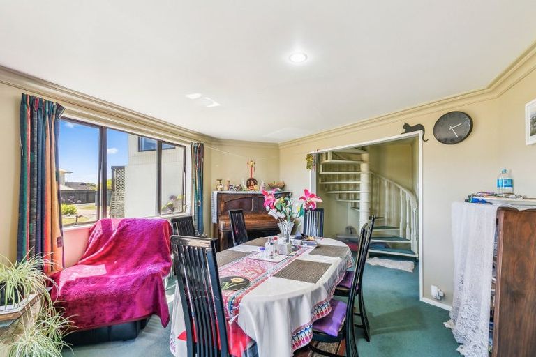 Photo of property in 20 Sunhaven Drive, Newlands, Wellington, 6037