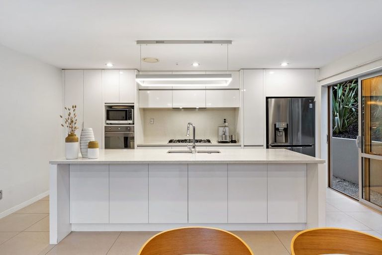 Photo of property in 6 Tuatini Place, Long Bay, Auckland, 0630