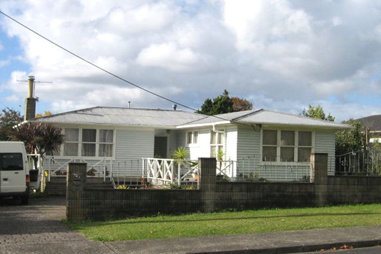 Photo of property in 15 Renata Crescent, Te Atatu Peninsula, Auckland, 0610