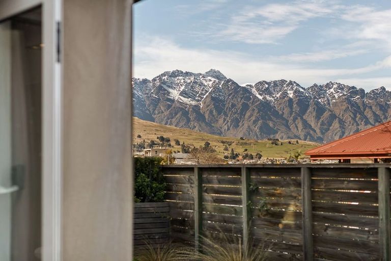 Photo of property in Rahiri Apartments, 1/23 Adelaide Street, Queenstown, 9300