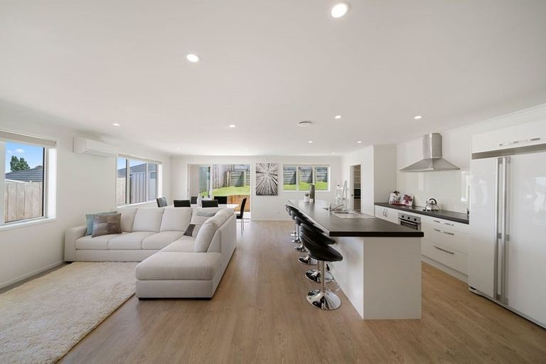Photo of property in 12 Regis Park Drive, Pukekohe, 2120