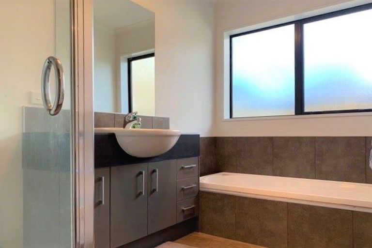 Photo of property in 16 Herries Lane, Lake Hayes, Queenstown, 9304