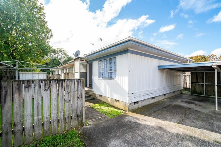 Photo of property in 2/41 Miro Street, New Lynn, Auckland, 0600