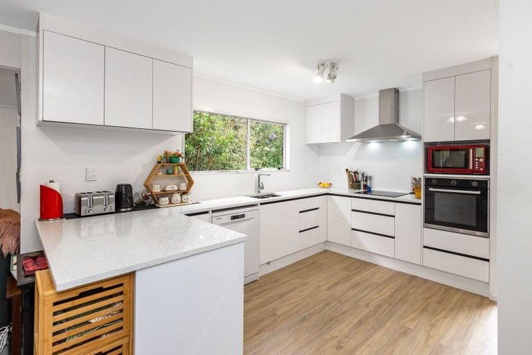 Photo of property in 2/16 Lilburn Crescent, Massey, Auckland, 0614