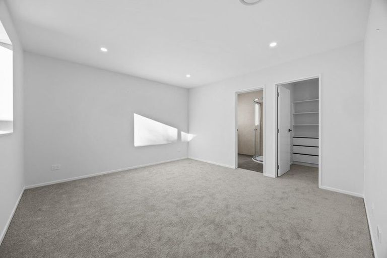 Photo of property in 61b Totaravale Drive, Totara Vale, Auckland, 0629