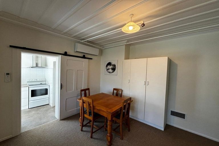 Photo of property in 5 Gilbert Street, New Plymouth, 4310