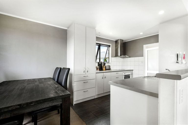 Photo of property in 2/8 Dalmatia Place, Henderson, Auckland, 0612