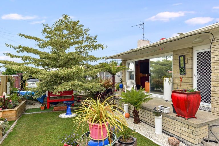 Photo of property in 27 Yvonne Street, Melville, Hamilton, 3206